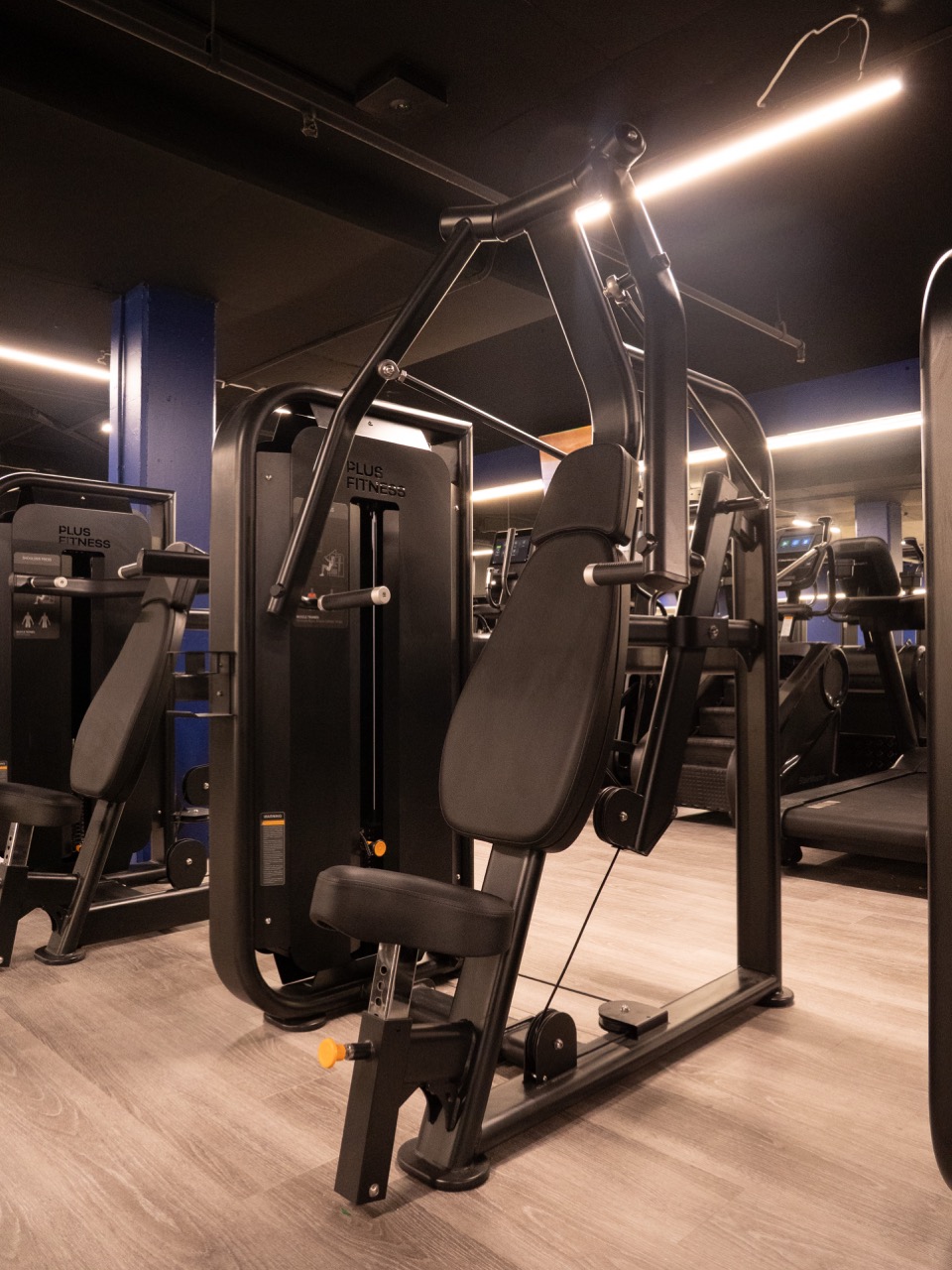 SHUA chest press — Plus Fitness branded shroud detail